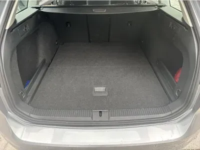 SREBRNY KOMBI VOLKSWAGEN PASSAT z 2023 r., BENZYNA, skrzynia biegów AUTOMATYCZNA 150KM, zdjęcie 14 z 19