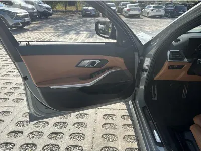 SZARY SEDAN BMW SERIE 3 LIM z 2023 r., BENZYNA, skrzynia biegów AUTOMATYCZNA 184KM, zdjęcie 3 z 18