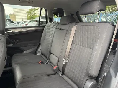 SZARY SUV VOLKSWAGEN TIGUAN ALLSPACE z 2022 r., BENZYNA, skrzynia biegów AUTOMATYCZNA 150KM, zdjęcie 12 z 19