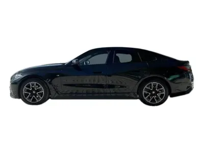 CZARNY HATCHBACK BMW SERIE4-GRANCOUPE z 2022 r., DIESEL, skrzynia biegów AUTOMATYCZNA 190KM, zdjęcie 9 z 18