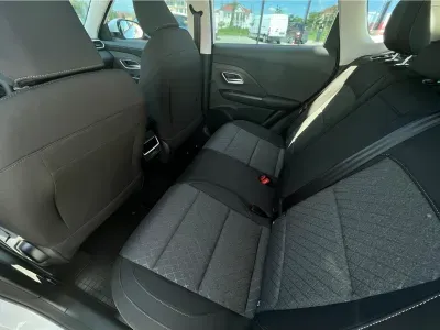 BIAŁY HATCHBACK MG ZS z 2026 r., HYBRYDA/BENZYNA, skrzynia biegów AUTOMATYCZNA 197KM, zdjęcie 3 z 16