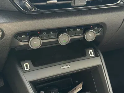CZERWONY HATCHBACK CITROEN C4 z 2026 r., HYBRYDA/BENZYNA, skrzynia biegów AUTOMATYCZNA 145KM, zdjęcie 11 z 14