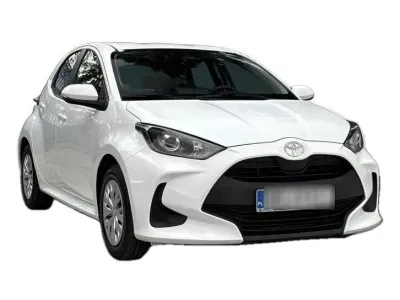BIAŁY HATCHBACK TOYOTA YARIS z 2024 r., HYBRYDA/BENZYNA, skrzynia biegów AUTOMATYCZNA 116KM, zdjęcie 4 z 17