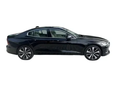 CZARNY SEDAN VOLVO S60 z 2022 r., BENZYNA, skrzynia biegów AUTOMATYCZNA 197KM, zdjęcie 5 z 17