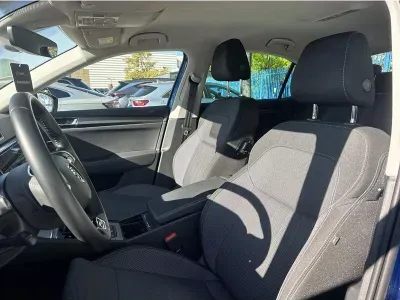 NIEBIESKI HATCHBACK SKODA SUPERB z 2022 r., DIESEL, skrzynia biegów AUTOMATYCZNA 200KM, zdjęcie 9 z 19