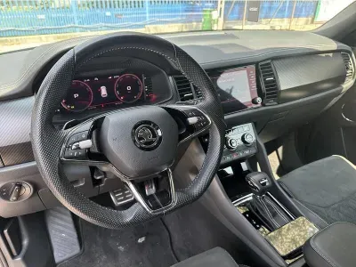 CZARNY SUV SKODA KODIAQ z 2023 r., DIESEL, skrzynia biegów AUTOMATYCZNA 150KM, zdjęcie 2 z 19