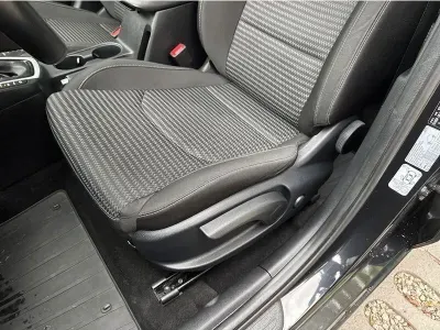 CZARNY KOMBI KIA CEED z 2023 r., BENZYNA, skrzynia biegów AUTOMATYCZNA 160KM, zdjęcie 14 z 19