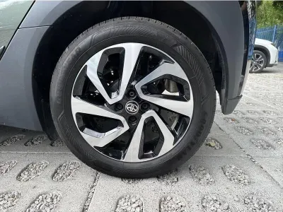 ZIELONY SUV TOYOTA AYGO X z 2022 r., BENZYNA, skrzynia biegów MANUALNA 72KM, zdjęcie 2 z 18