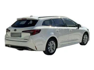 BIAŁY KOMBI TOYOTA COROLLA z 2023 r., HYBRYDA/BENZYNA, skrzynia biegów AUTOMATYCZNA 140KM, zdjęcie 7 z 19