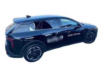 CZARNY HATCHBACK KIA K4 z 2025 r., BENZYNA, skrzynia biegów AUTOMATYCZNA 110KM, zdjęcie 7 z 21