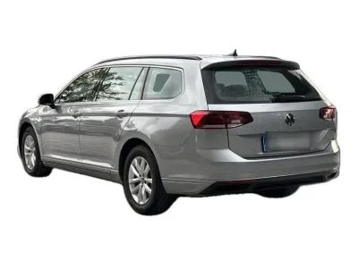 SREBRNY KOMBI VOLKSWAGEN PASSAT z 2022 r., BENZYNA, skrzynia biegów AUTOMATYCZNA 150KM, zdjęcie 9 z 19