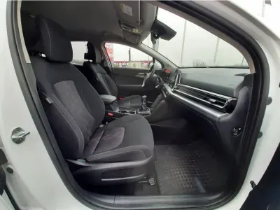 BIAŁY SUV KIA SPORTAGE z 2023 r., BENZYNA, skrzynia biegów MANUALNA 110KM, zdjęcie 24 z 24
