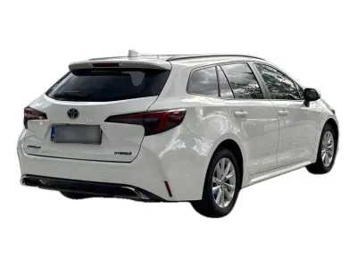 BIAŁY KOMBI TOYOTA COROLLA z 2023 r., HYBRYDA/BENZYNA, skrzynia biegów AUTOMATYCZNA 140KM, zdjęcie 2 z 19