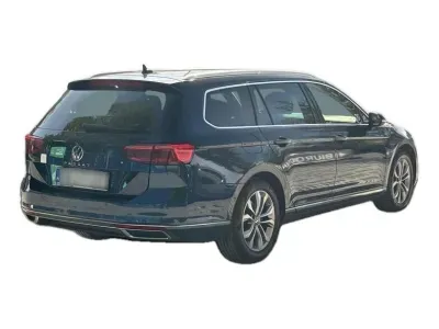 NIEBIESKI KOMBI VOLKSWAGEN PASSAT z 2022 r., BENZYNA, skrzynia biegów AUTOMATYCZNA 150KM, zdjęcie 6 z 19