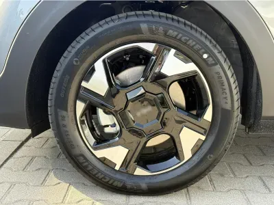 SZARY HATCHBACK KIA STONIC z 2026 r., BENZYNA, skrzynia biegów MANUALNA 100KM, zdjęcie 8 z 17