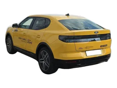 ŻÓŁTY HATCHBACK FORD CAPRI z 2025 r., ELEKTRYCZNY, skrzynia biegów AUTOMATYCZNA 210KM, zdjęcie 6 z 28