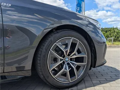 SZARY SEDAN BMW 520I z 2025 r., BENZYNA, skrzynia biegów AUTOMATYCZNA 184KM, zdjęcie 10 z 10