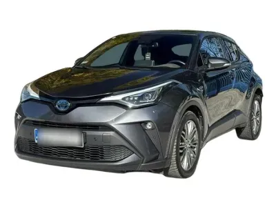 SZARY SUV TOYOTA C-HR z 2022 r., HYBRYDA/BENZYNA, skrzynia biegów AUTOMATYCZNA 122KM, zdjęcie główne