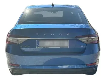 NIEBIESKI HATCHBACK SKODA SUPERB z 2022 r., DIESEL, skrzynia biegów AUTOMATYCZNA 200KM, zdjęcie 4 z 19