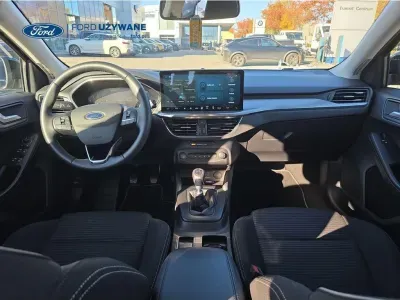 CZARNY HATCHBACK FORD FOCUS z 2023 r., BENZYNA, skrzynia biegów MANUALNA 92KM, zdjęcie 22 z 29