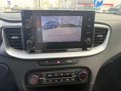 BRĄZOWY KOMBI KIA CEED z 2022 r., BENZYNA, skrzynia biegów MANUALNA 118KM, zdjęcie 16 z 28