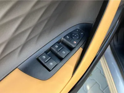 SREBRNY SUV MG HS z 2026 r., HYBRYDA/BENZYNA, skrzynia biegów AUTOMATYCZNA 224KM, zdjęcie 2 z 19