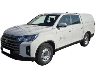 BIAŁY SUV SSANGYONG MUSSO z 2022 r., DIESEL, skrzynia biegów MANUALNA 148KM, zdjęcie główne