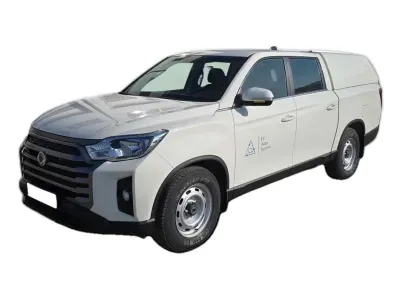 BIAŁY SUV SSANGYONG MUSSO z 2022 r., DIESEL, skrzynia biegów MANUALNA 148KM, zdjęcie główne