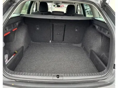 SZARY KOMBI SKODA OCTAVIA COMBI z 2024 r., BENZYNA, skrzynia biegów MANUALNA 150KM, zdjęcie 4 z 18