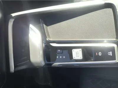 CZERWONY SUV MG ZS HYBRID z 2026 r., HYBRYDA/BENZYNA, skrzynia biegów AUTOMATYCZNA 197KM, zdjęcie 16 z 17