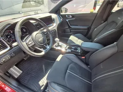 CZERWONY KOMBI KIA PROCEED z 2024 r., BENZYNA, skrzynia biegów AUTOMATYCZNA 140KM, zdjęcie 17 z 18