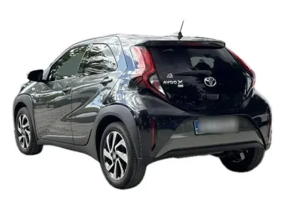 ZIELONY SUV TOYOTA AYGO X z 2022 r., BENZYNA, skrzynia biegów MANUALNA 72KM, zdjęcie 9 z 18