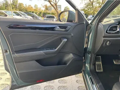 NIEBIESKI SUV VOLKSWAGEN T-ROC z 2022 r., BENZYNA, skrzynia biegów AUTOMATYCZNA 150KM, zdjęcie 12 z 19