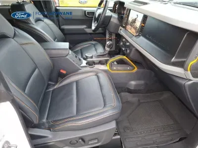 BIAŁY SUV FORD BRONCO z 2023 r., BENZYNA, skrzynia biegów AUTOMATYCZNA 246KM, zdjęcie 21 z 32