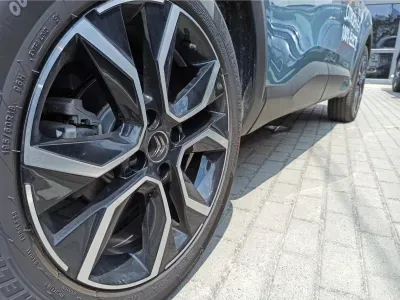 ZIELONY CROSSOVER CITROEN E-C4 z 2021 r., ELEKTRYCZNY, skrzynia biegów AUTOMATYCZNA 136KM, zdjęcie 6 z 9