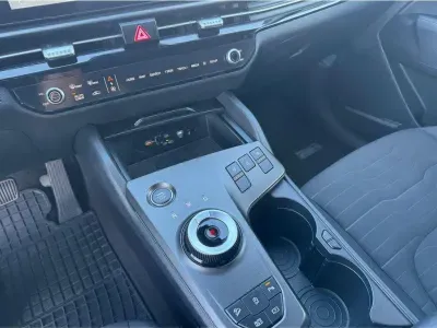 SREBRNY SUV KIA SPORTAGE z 2025 r., BENZYNA, skrzynia biegów AUTOMATYCZNA 110KM, zdjęcie 14 z 22