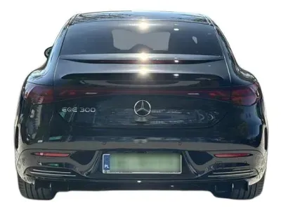 CZARNY SEDAN MERCEDES CLASSE EQE z 2023 r., ELEKTRYCZNY, skrzynia biegów AUTOMATYCZNA 245KM, zdjęcie 8 z 19