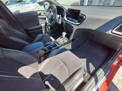 CZERWONY KOMBI KIA PROCEED z 2024 r., BENZYNA, skrzynia biegów AUTOMATYCZNA 140KM, zdjęcie 10 z 18