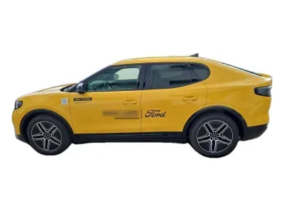 ŻÓŁTY HATCHBACK FORD CAPRI z 2025 r., ELEKTRYCZNY, skrzynia biegów AUTOMATYCZNA 210KM, zdjęcie 2 z 28