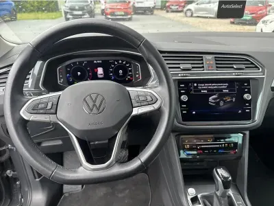 SZARY SUV VOLKSWAGEN TIGUAN z 2023 r., BENZYNA, skrzynia biegów AUTOMATYCZNA 150KM, zdjęcie 19 z 19