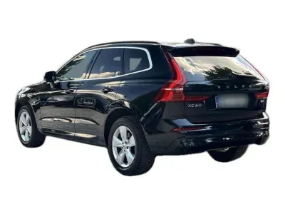 CZARNY SUV VOLVO XC60 z 2022 r., BENZYNA, skrzynia biegów AUTOMATYCZNA 197KM, zdjęcie 4 z 19