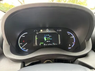 CZARNY SUV TOYOTA YARIS-CROSS z 2022 r., HYBRYDA/BENZYNA, skrzynia biegów AUTOMATYCZNA 116KM, zdjęcie 13 z 19