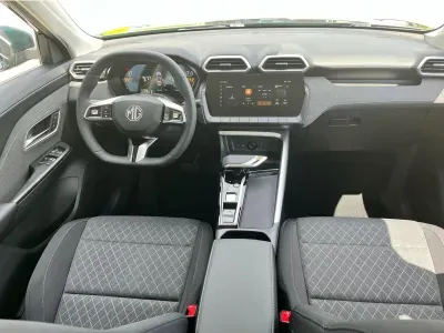 ZIELONY HATCHBACK MG ZS z 2026 r., HYBRYDA/BENZYNA, skrzynia biegów AUTOMATYCZNA 197KM, zdjęcie 12 z 18
