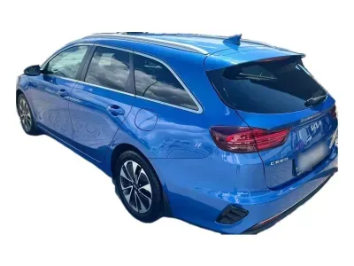 NIEBIESKI KOMBI KIA CEED z 2024 r., BENZYNA, skrzynia biegów AUTOMATYCZNA 103KM, zdjęcie 3 z 20