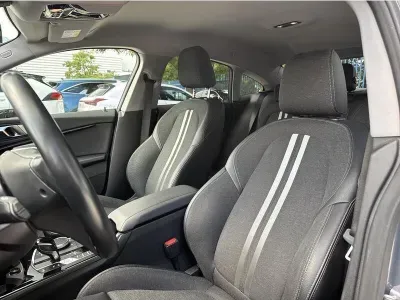 SZARY SEDAN BMW SERIE 2 z 2023 r., BENZYNA, skrzynia biegów AUTOMATYCZNA 136KM, zdjęcie 17 z 18