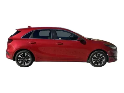 CZERWONY HATCHBACK KIA CEED z 2024 r., BENZYNA, skrzynia biegów AUTOMATYCZNA 140KM, zdjęcie 10 z 19