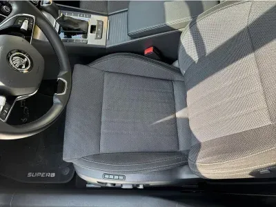NIEBIESKI HATCHBACK SKODA SUPERB z 2021 r., BENZYNA, skrzynia biegów AUTOMATYCZNA 150KM, zdjęcie 15 z 19