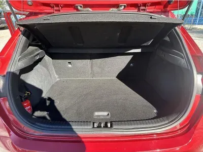 CZERWONY HATCHBACK KIA CEED z 2024 r., BENZYNA, skrzynia biegów AUTOMATYCZNA 140KM, zdjęcie 5 z 19