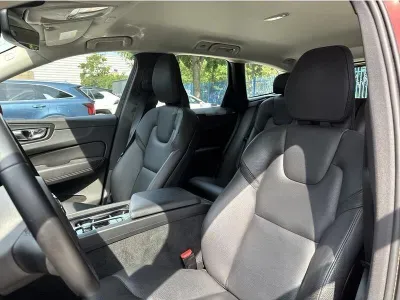CZERWONY SUV VOLVO XC60 z 2022 r., DIESEL, skrzynia biegów AUTOMATYCZNA 197KM, zdjęcie 7 z 19