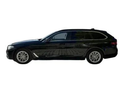 CZARNY KOMBI BMW SERIE 5 z 2023 r., DIESEL, skrzynia biegów AUTOMATYCZNA 150KM, zdjęcie 8 z 19
